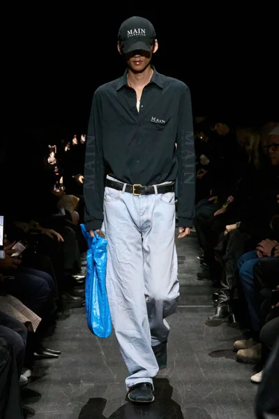 Look 25